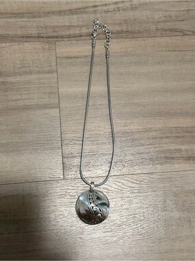 Elegant Silver Floral Round Pendant Necklace
